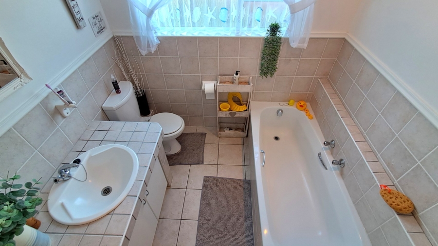 4 Bedroom Property for Sale in Seaview Eastern Cape